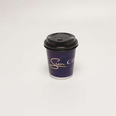 ถ้วยกาแฟประกอบด้วยกระปุก